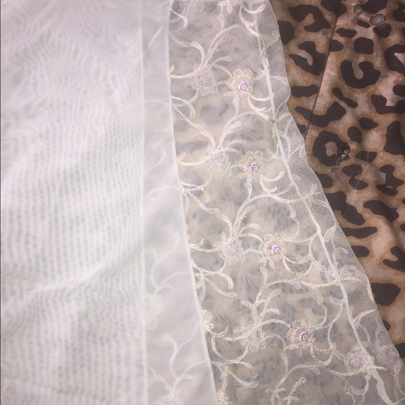 Lingerie - Picture 2 of 4